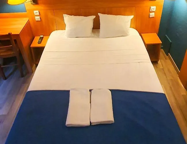 Отель Glisy Hotel *