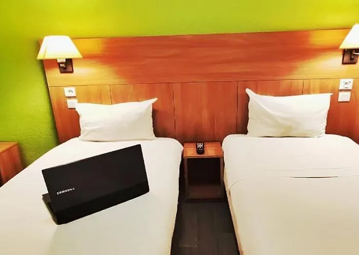 Отель Glisy Hotel *