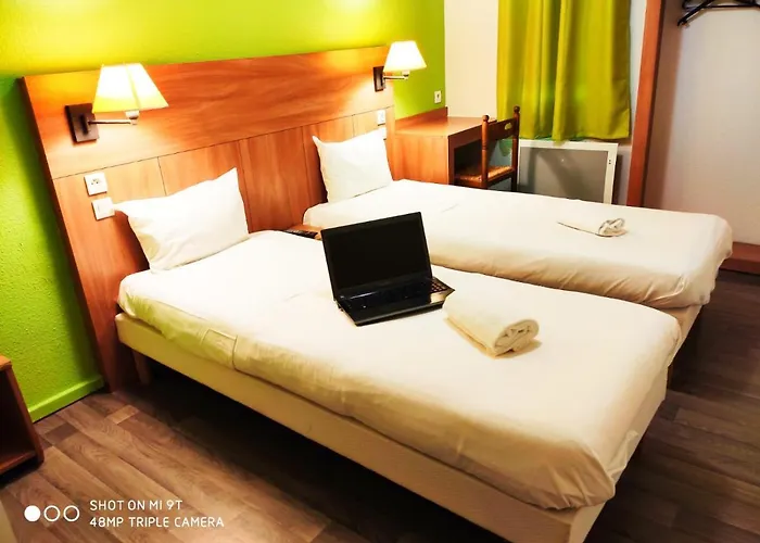 Glisy Hotel Отель