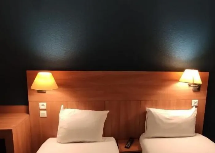 Отель Glisy Hotel Глизи